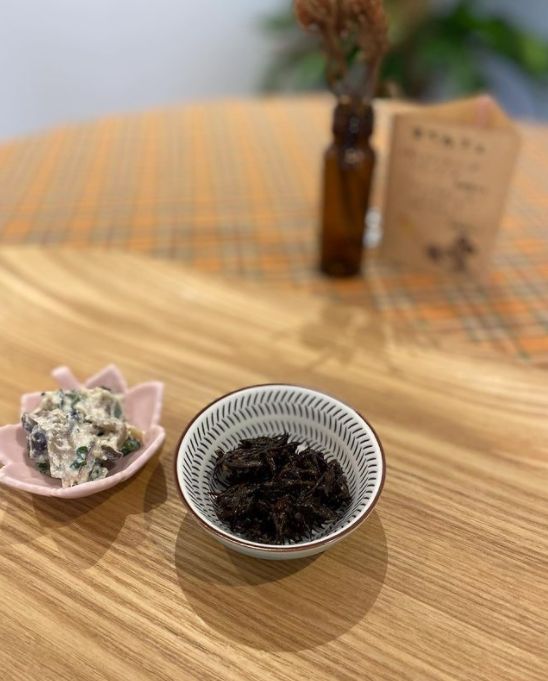 優しいお豆腐にまとわれ春菊としめじの素材